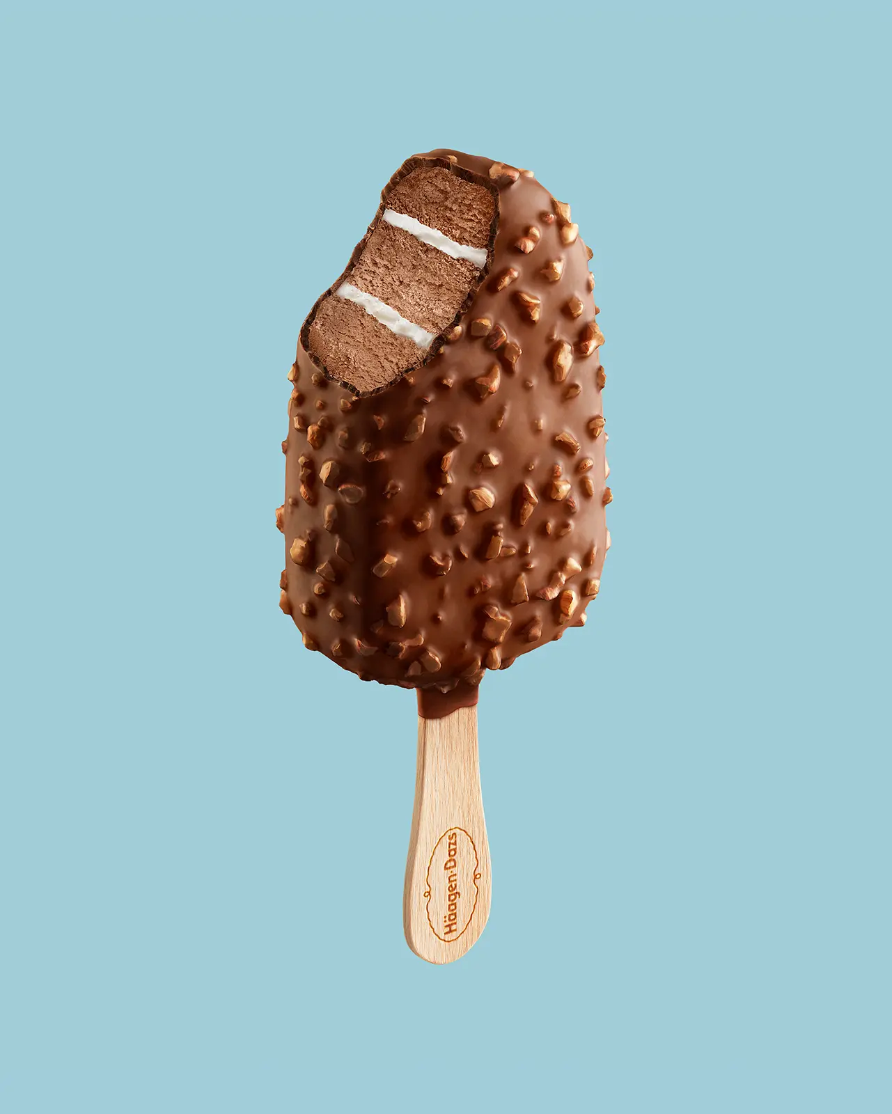 Fully CG renderings of the iconic ice cream bars for Häagen-Dazs. Capturing every appetizing detail with hyper-realistic precision across a selection of our favorites, from the glossy, cracking chocolate shell caught mid-bite to the crisp, textured almonds and rich, velvety ice cream. Additional ingredient cues were created to complement packaging visuals, emphasizing indulgent realism and mouthwatering craftsmanship through meticulous artistry. Showcasing world-class CGI production for global advertising campaigns.