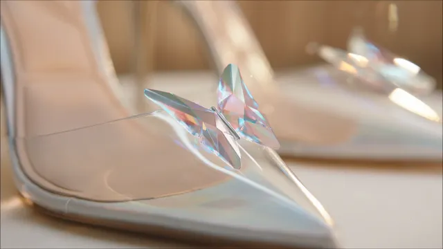 CG animations and compositing for Aldo. We produced a series of videos for their pillow walk campaign including cloth simulations, animated butterflies, inflated typography, motion tracking, rotoscoping, integration with live footage and a variety of other 3D elements. High-end retouching and digital imaging by Pierre Bourjo.