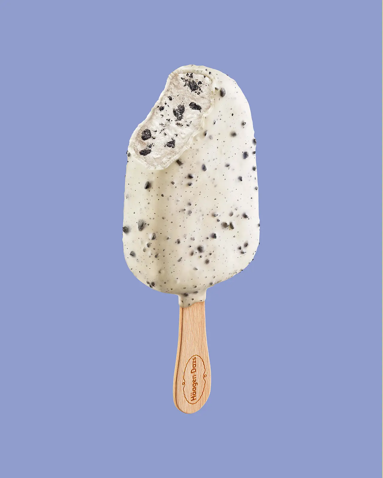 Fully CG renderings of the iconic ice cream bars for Häagen-Dazs. Capturing every appetizing detail with hyper-realistic precision across a selection of our favorites, from the glossy, cracking chocolate shell caught mid-bite to the crisp, textured almonds and rich, velvety ice cream. Additional ingredient cues were created to complement packaging visuals, emphasizing indulgent realism and mouthwatering craftsmanship through meticulous artistry. Showcasing world-class CGI production for global advertising campaigns.